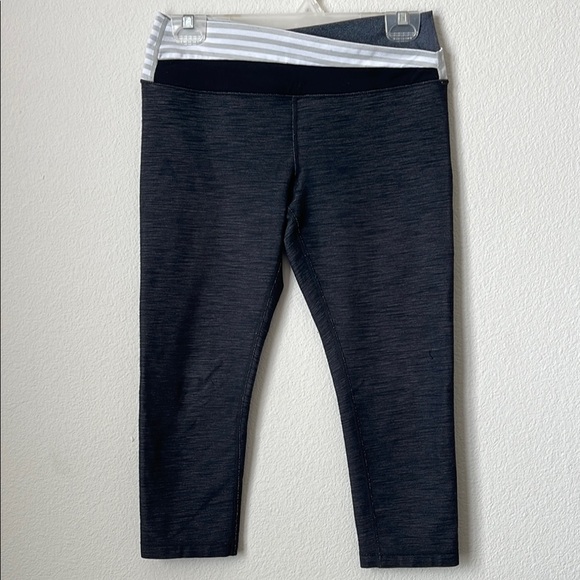 🌟Lululemon cropped yoga pants - Picture 1 of 5